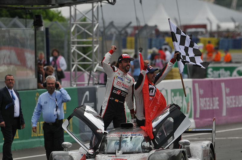 アロンソ選手は動きのすべてがハデだ