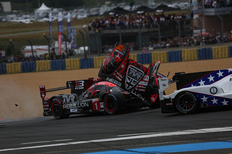 トヨタの2台のライバルと見られた1号車 レベリオン R13-ギブソン（ニール・ジャニ/アンドレ・ロッテラー/ブルーノ・セナ組、MI）は、1周目にクラッシュ。トヨタとの差が大きく開き、トヨタの2台の展開を楽にした