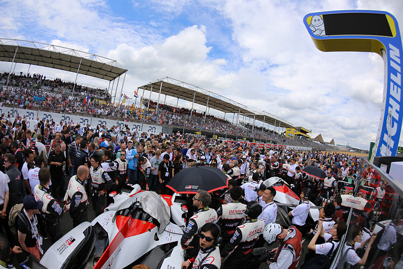 スタート前風景。多くの人がグリッドウォークに