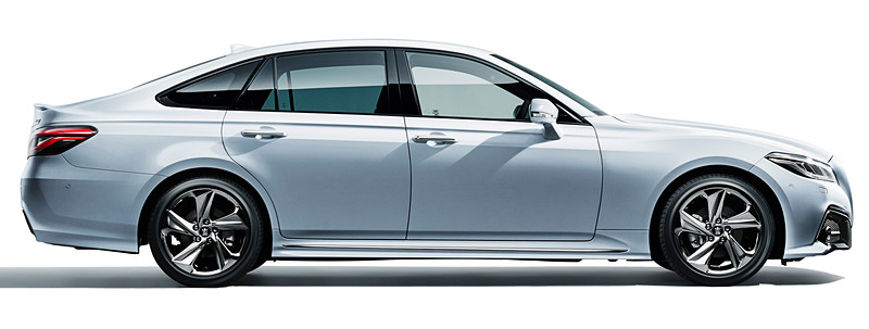 新型クラウン。ボディサイズは4910×1800×1455mm（全長×全幅×全高。4WD車の全高は1465mm）で、ホイールベースは2920mm。車両重量は1690kg～1900kg