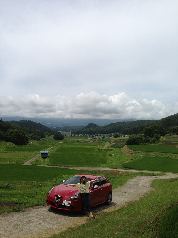 長野県の野尻湖周辺には、日本むかし話に出てきそうな絶景が。この時は7月で緑がイキイキとしていましたが、秋にはきっと金色の景色が広がるんでしょうね。