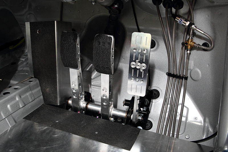 レーシングマシン然としたインテリア