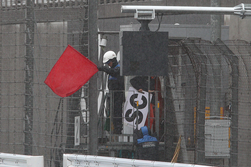 予選の結果、ポールポジションは96号車の山田遼選手が獲得。2位は16号車の一條拳吾選手、3位は32号車の村田信博選手となった。本戦では激しい雨が降り、赤旗中断になったため決勝レースの結果は予選結果がそのまま反映される形に