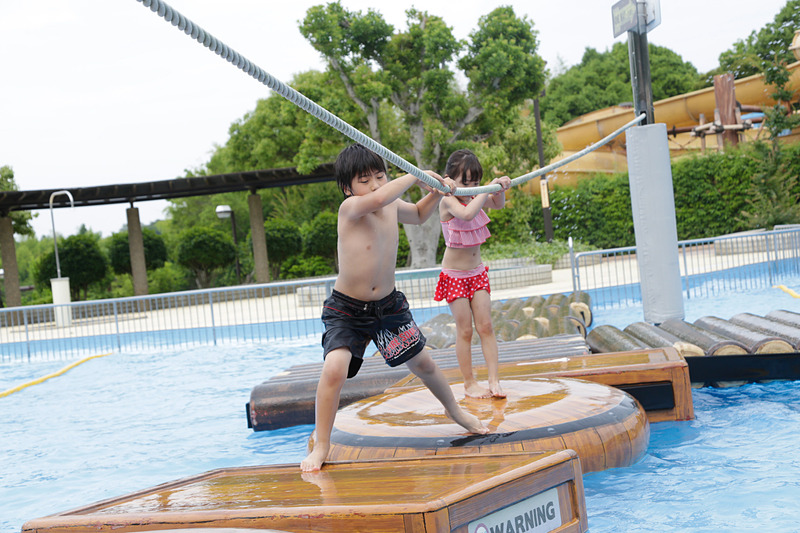 水深100cmのアドベンチャーウェーブエリア