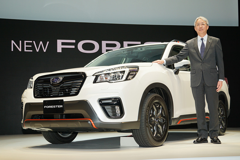 次期社長候補の中村氏が登壇した新型「フォレスター」発表会