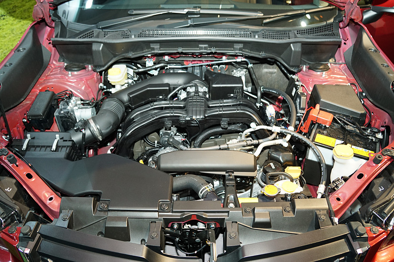 水平対向4気筒DOHC 2.5リッター直噴エンジンを搭載する「Premium」