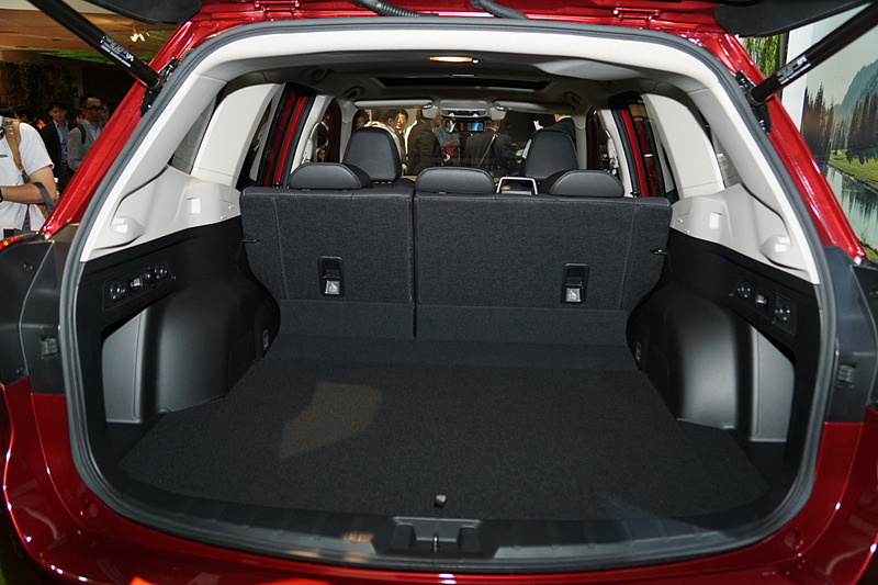 「Premium」のラゲッジスペース