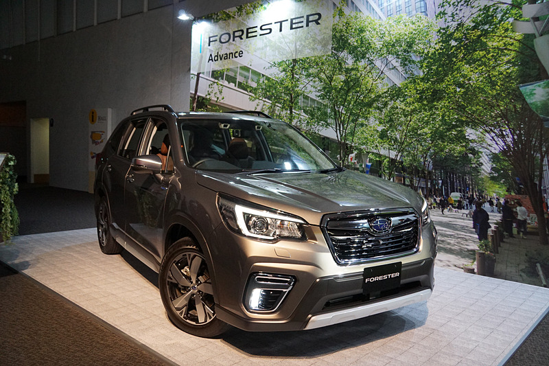 水平対向4気筒DOHC 2.0リッター直噴エンジン＋モーターの「e-BOXER」を搭載する「Advance」。先行予約台数4119台（5月18日～6月18日）の中で、グレード別では「Advance」が全体の約4割と最も多くの予約を得た