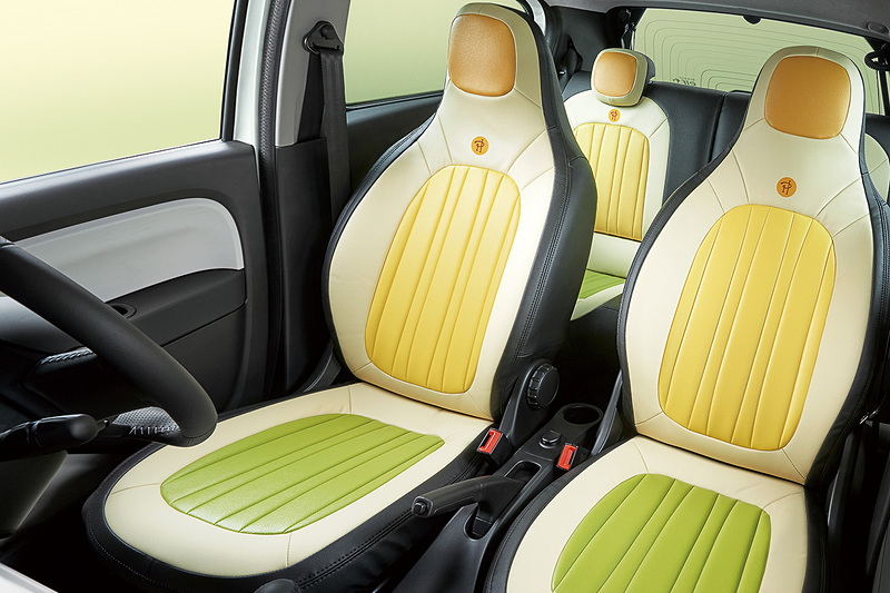 専用CABANA製シートカバーは「アンフィニマン シトロン」と「アンフィニマン ピスターシュ」をイメージしたカラーコーディネート