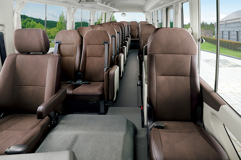 バスのEX ロングボディ・冷蔵庫付28人乗り・6速AT車のインテリア