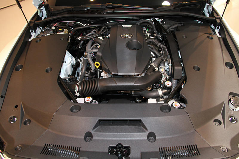 直列4気筒DOHC 2.0リッター直噴ターボ「8AR-FTS」型エンジンは最高出力180kW（245PS）/5200-5800rpm、最大トルク350N･m（35.7kgf･m）/1650-4400rpmを発生