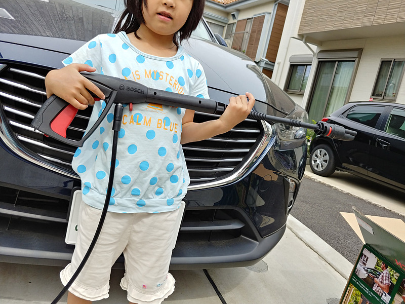 ガンとランス、3in1ノズルを接続した状態。子供に持たせると、なんとなく物騒な雰囲気に!?