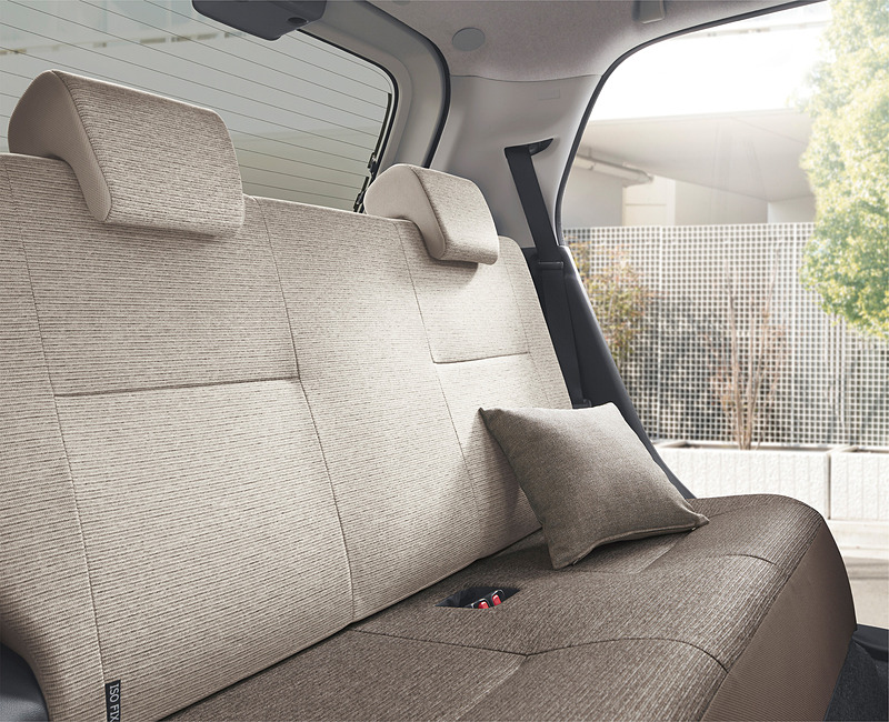 天然素材を使用したベージュと茶色のツートーンシートを採用