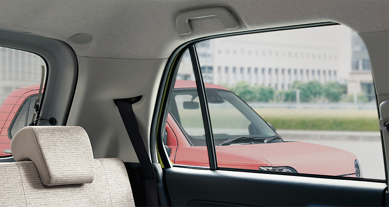 スクエアなボディで車両感覚を掴みやすくしたほか、死角の少ないパッケージを実現