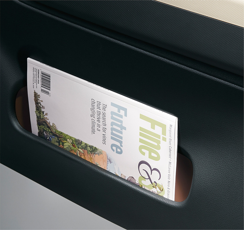 手の届く位置にポケッテリアを充実させ、運転姿勢を確保しながら使い勝手のよさを向上