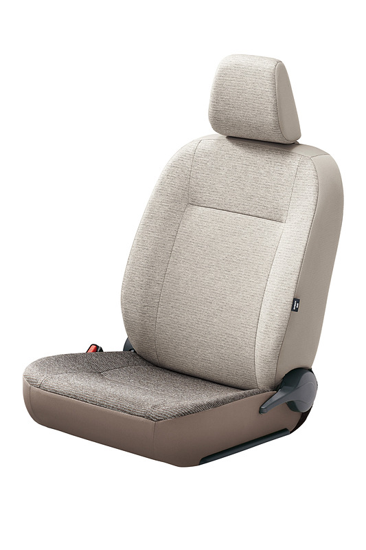 X“SA III”のフロントセパレートシート（ヘッドレスト別体型）