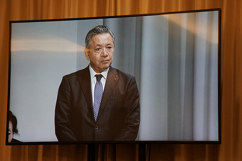 新任の監査役として白地浩三氏が承認された