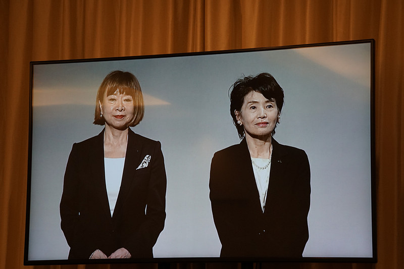新任の社外取締役として幸田真音氏（左）、江上節子氏（右）の2名が承認された