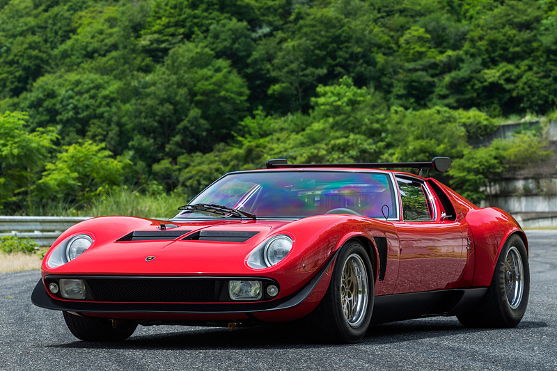 日本の中山サーキットで展示されたミウラ SVR