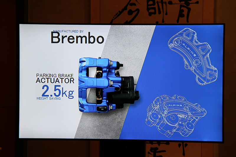 世界初の電動パーキングブレーキを内蔵したブレンボ製リアブレーキキャリパー
