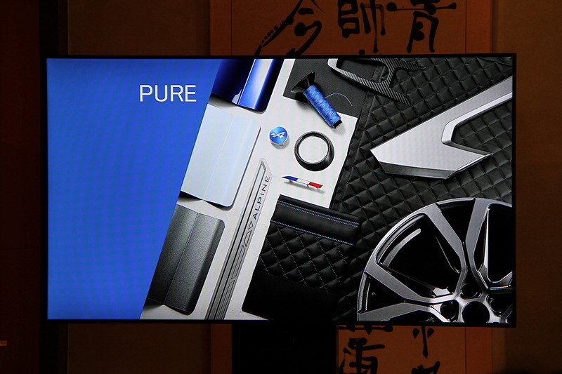 カタログモデルでは「PURE（ピュア）」グレードと「LEGENDE（レジェンド）」グレードを設定