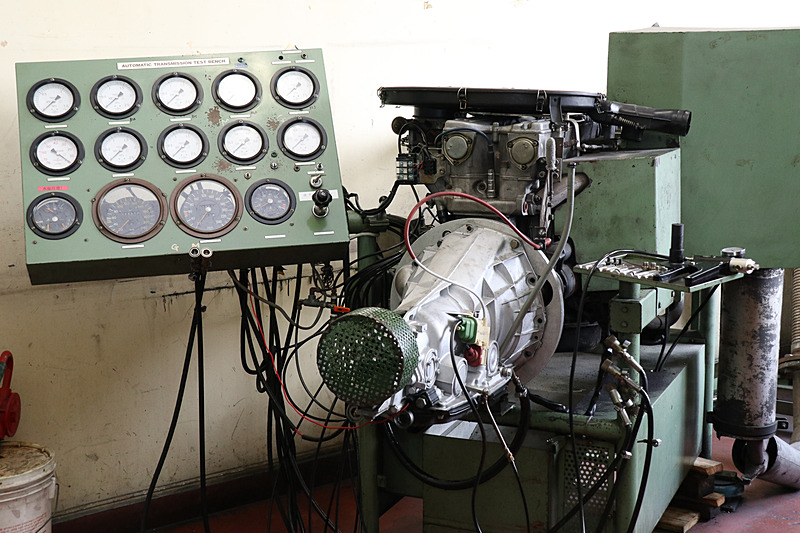 再構成されたATの動作確認を行なうテスターも完備されている