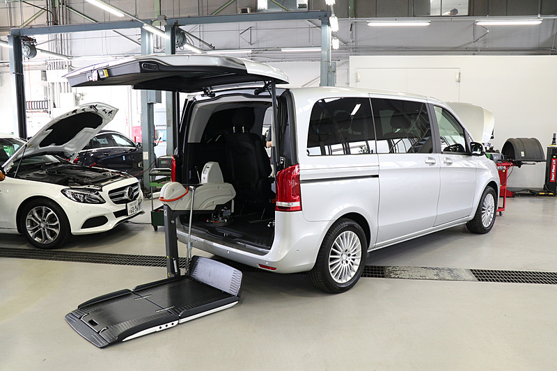 イタリア製の「フィオレラリフト」を装着したVクラス