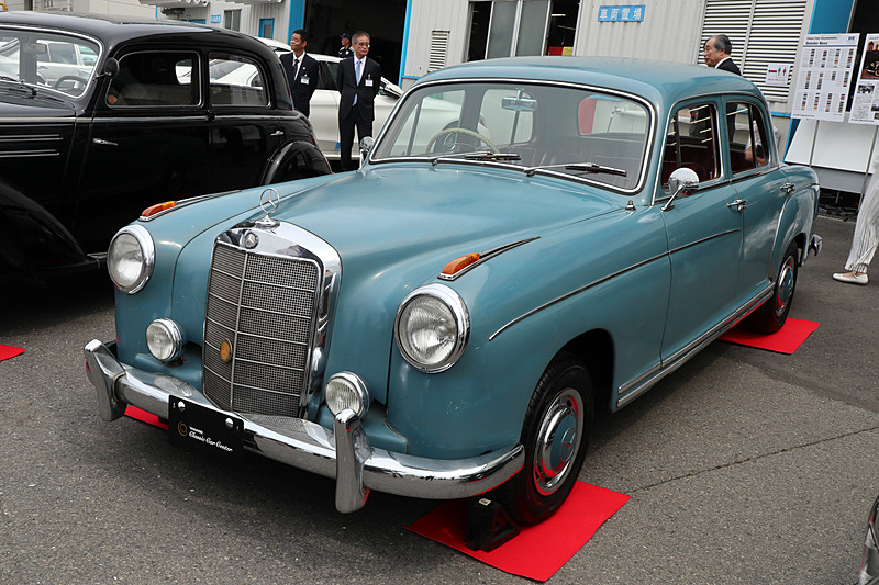 1958年式のメルセデス・ベンツ W180II 220S