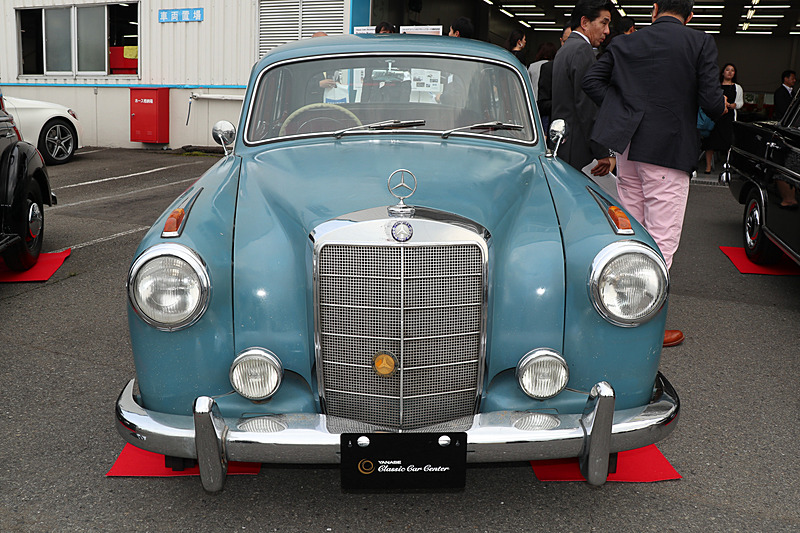 1958年式のメルセデス・ベンツ W180II 220S