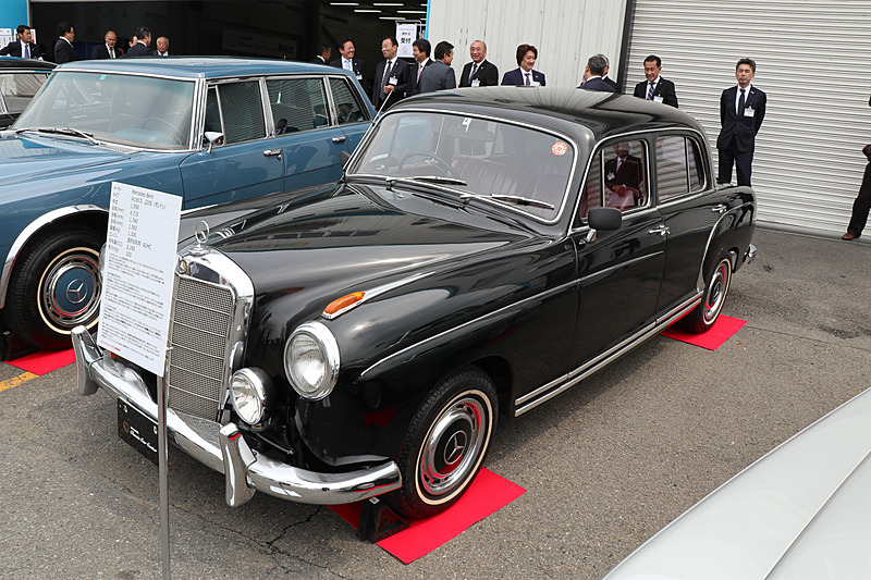 1958年式のメルセデス・ベンツ W180II 220S