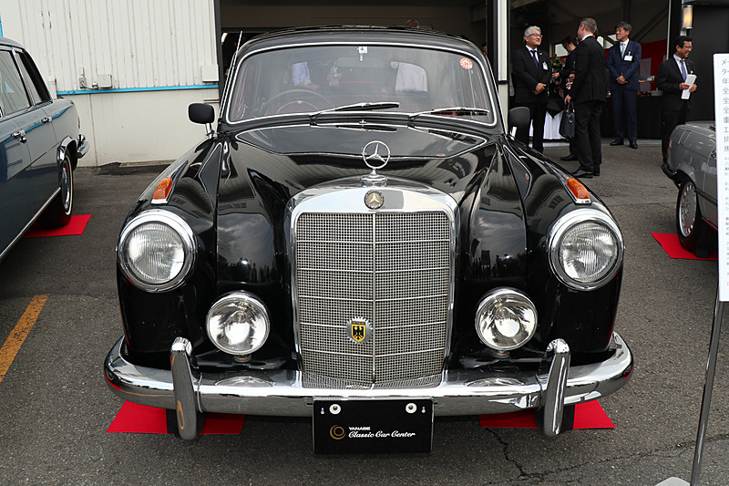 1958年式のメルセデス・ベンツ W180II 220S