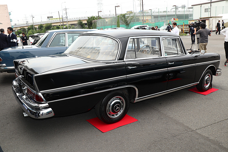 1963年式のメルセデス・ベンツ W112 300SE ラング