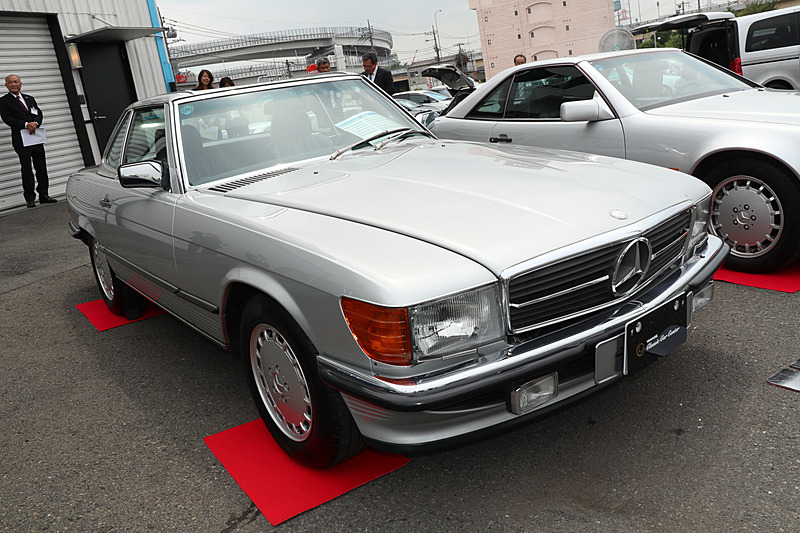 1989年式のメルセデス・ベンツ R107 560SL