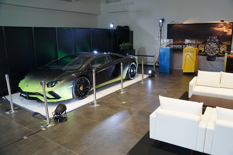 サービスセンターがあったスペースは、認定中古車の展示スペースにリニューアル