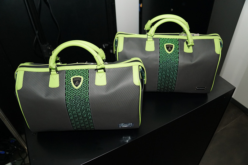 「アヴェンタドール S ロードスター 50th Anniversary Japan」の地バージョン。水・地・火・風・空という5モデルがあり、それぞれワンオフで1台だけが生産されるというとても貴重なモデル