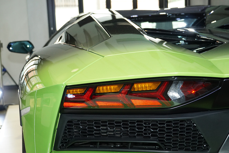 「アヴェンタドール S ロードスター 50th Anniversary Japan」の地バージョン。水・地・火・風・空という5モデルがあり、それぞれワンオフで1台だけが生産されるというとても貴重なモデル