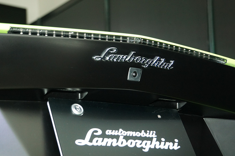 「アヴェンタドール S ロードスター 50th Anniversary Japan」の地バージョン。水・地・火・風・空という5モデルがあり、それぞれワンオフで1台だけが生産されるというとても貴重なモデル