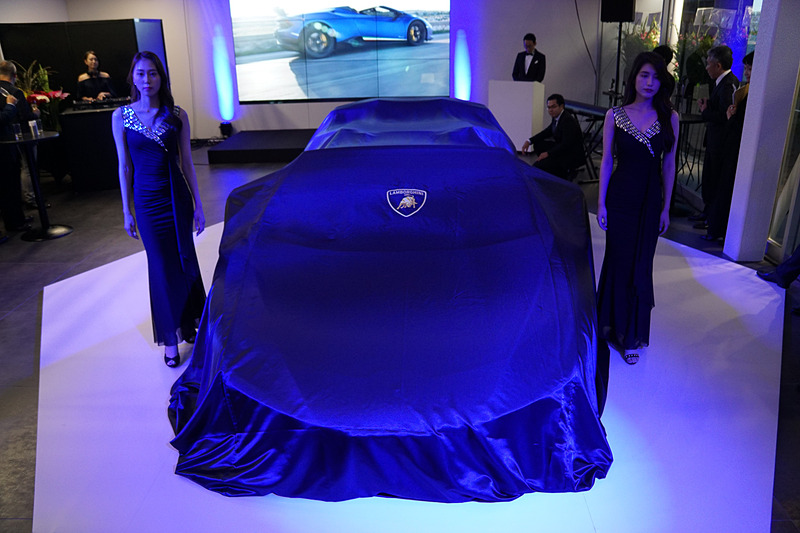 「ウラカン ペルフォルマンテ スパイダー」のアンベール