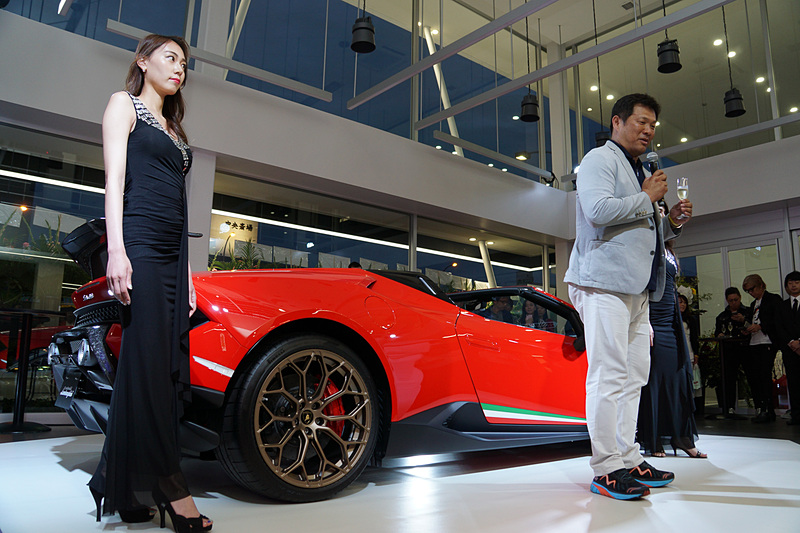 「ウラカン ペルフォルマンテ スパイダー」のアンベール