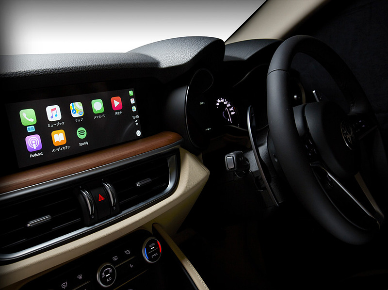 プレミアムレザーシートやウッドパネルが特別装備される導入限定車「ステルヴィオ・ファースト・エディション」