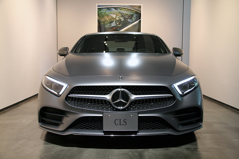 「CLS 450 4MATIC スポーツ」は、先に登場した「S 450」と同じく最高出力270kW（367PS）/5500-6100rpm、最大トルク500N・m（51.0kgf・m）/1600-4000rpmを発生する直列6気筒DOHC 3.0リッター直噴ターボエンジンにISG（インテグレーテッド・スターター・ジェネレーター）、電動スーパーチャージャー、48V電気システムなどを組み合わせる