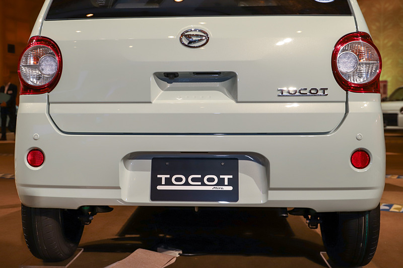 フロントに4個、リアに2個設定されるソナーセンサーは、全ての“SA III”グレードに標準装備される「コーナーセンサー」用