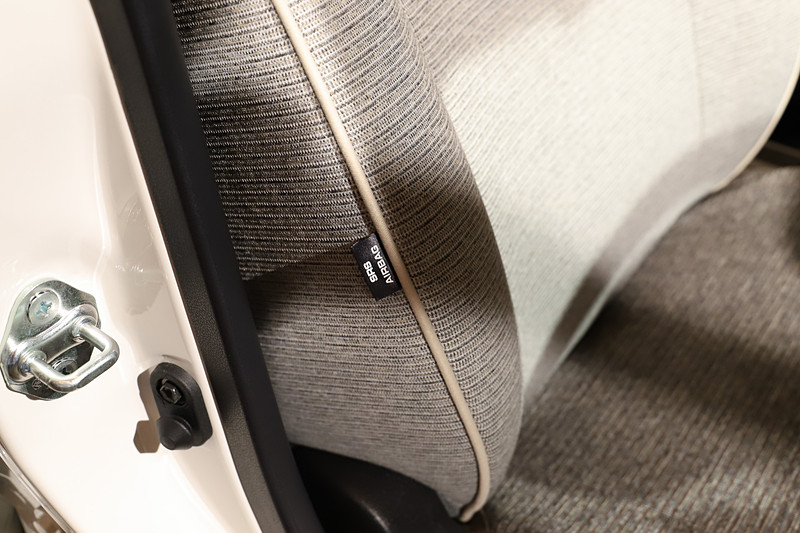 軽自動車で初めて「SRSサイドエアバッグ（運転席/助手席）＆SRSカーテンシールドエアバッグ（前後席）」を全グレードに標準装備