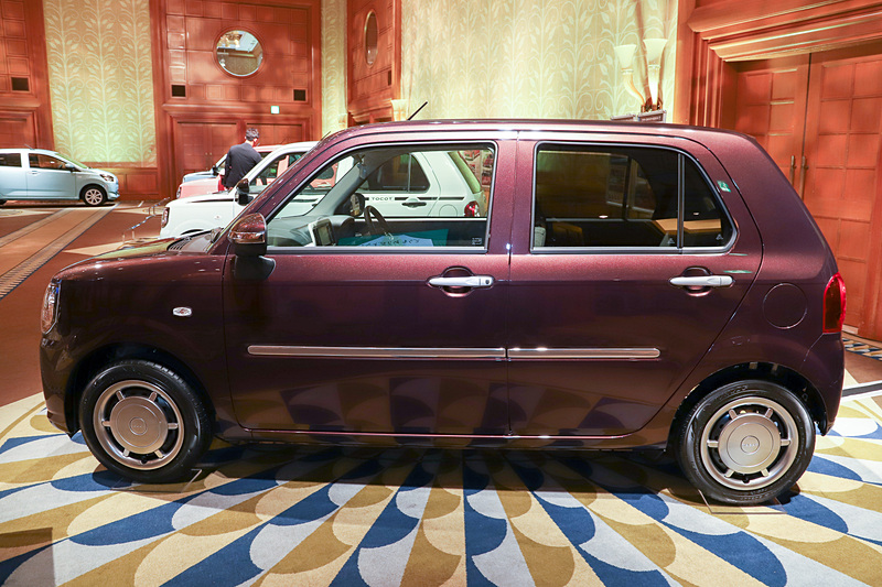 華やかな輝きと質感を纏った「エレガントスタイル」