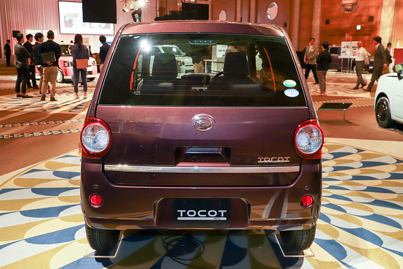 華やかな輝きと質感を纏った「エレガントスタイル」