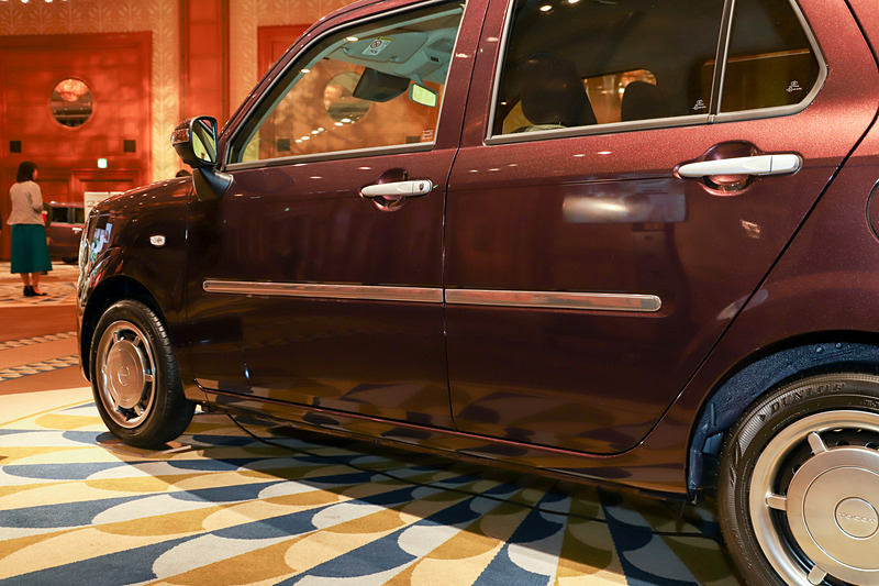 華やかな輝きと質感を纏った「エレガントスタイル」