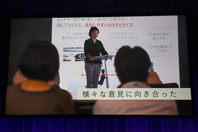 ミラ トコットの開発に関わった女性プロジェクトの紹介ムービーが上映された