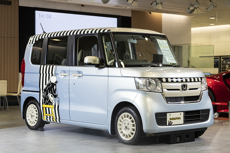 N-BOX バーバパパ コレクション。車両は「東京オートサロン 2018」のホンダアクセスブースで展示されたモデル