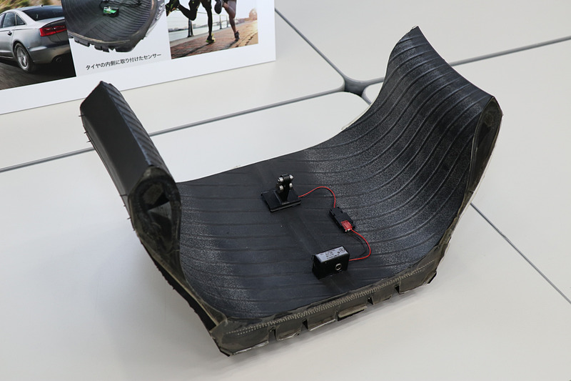 カットされたタイヤの内側に設置されたCAISのセンサー