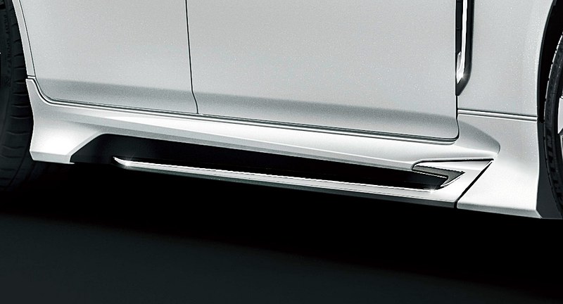 サイドスカート、塗装済：9万1800円、素地：8万3160円